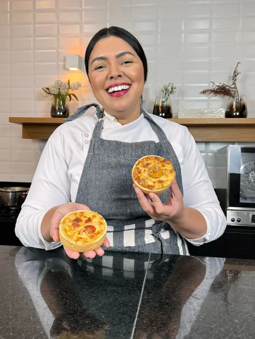 Quiche dourada da Chef Geicy com recheio cremoso
